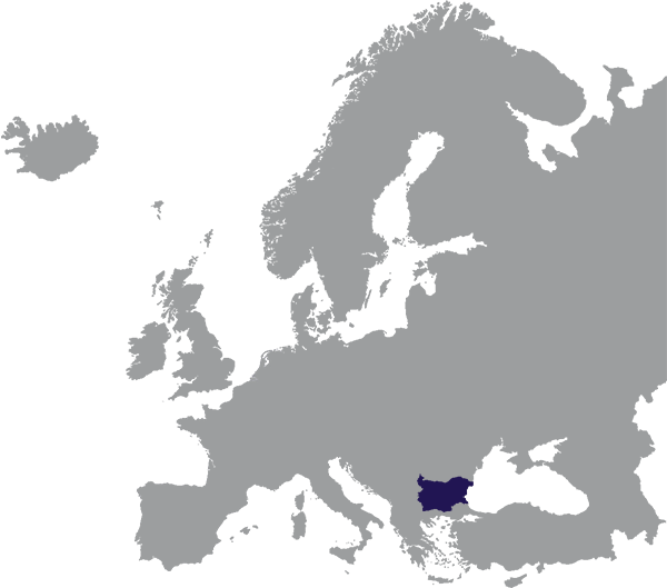 Bulgarije aangegeven in donkerblauw op grijze kaart van Europa - op transparante achtergrond - 600 x 529 pixels